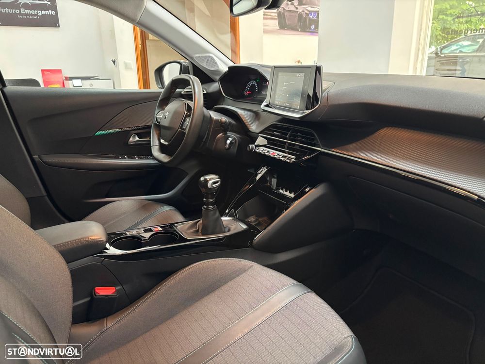 Peugeot 208 - 11