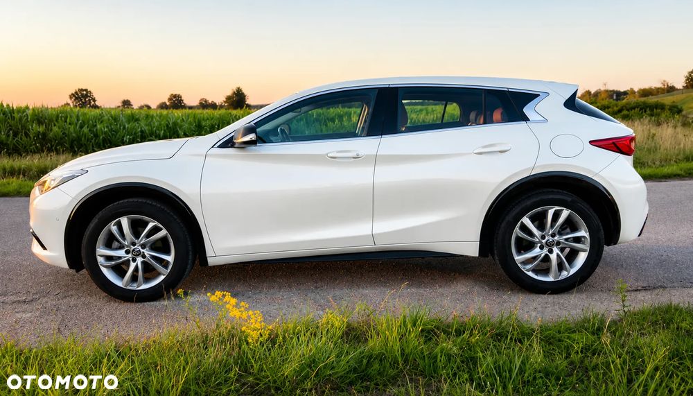 Infiniti Q30 1.6t Pure - 5