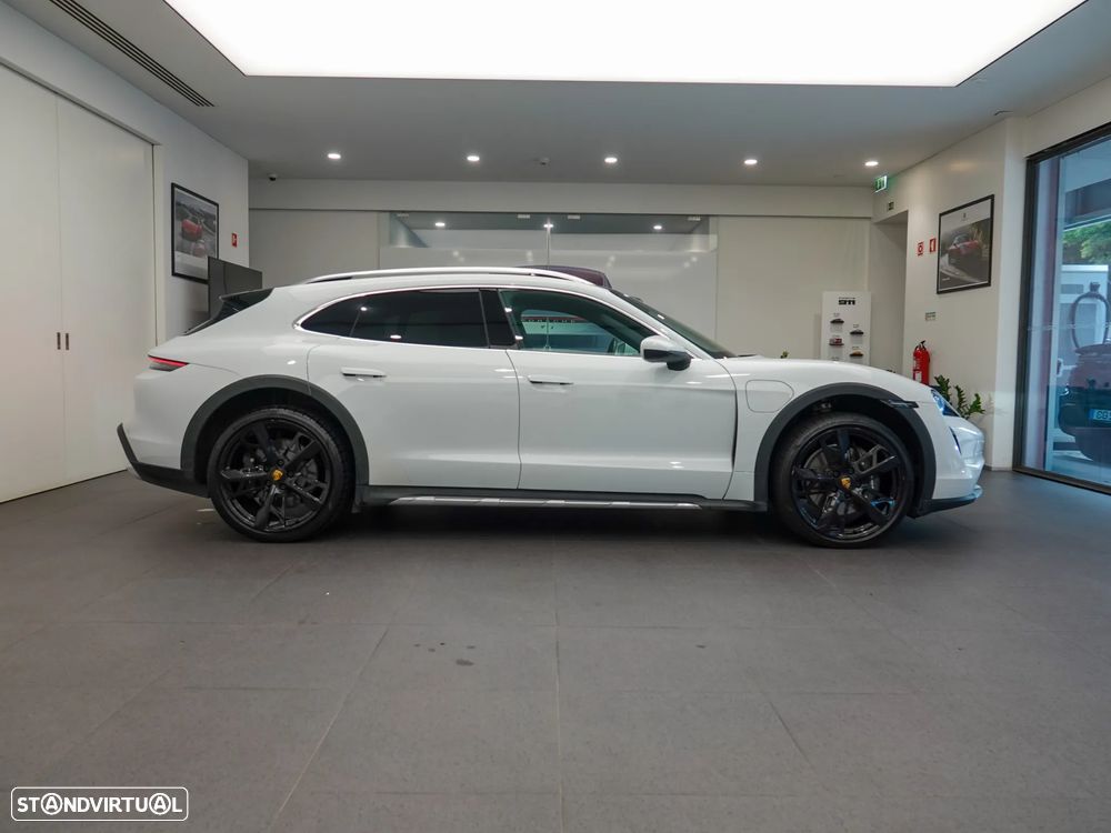 Porsche Taycan Cross Turismo 4 - 5