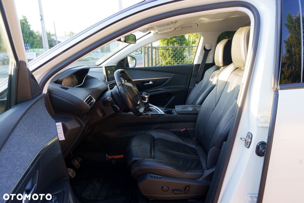 Peugeot 3008 1.2 PureTech GPF Allure S&S - 9
