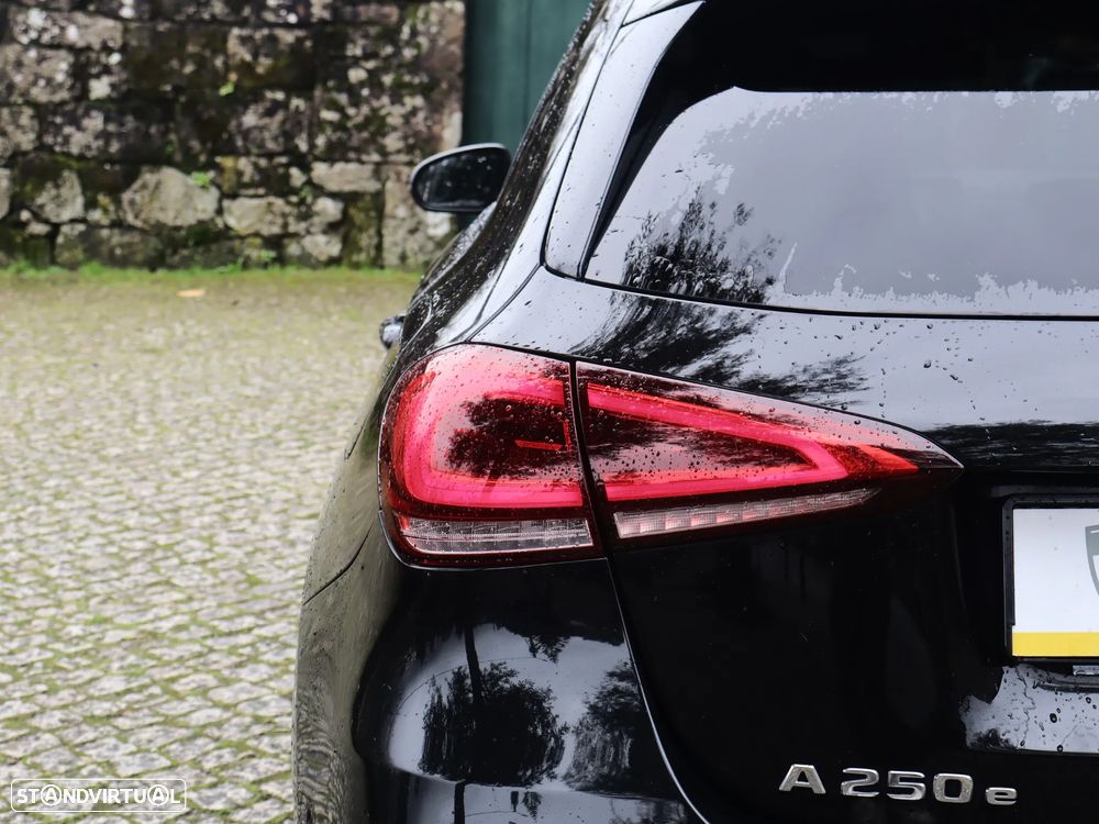 Mercedes-Benz A 250 e AMG Line - 8