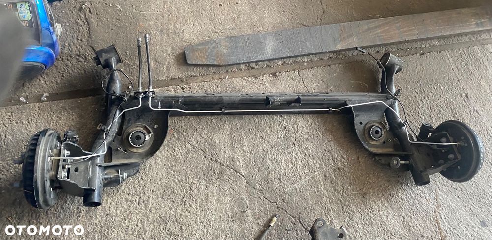 DACIA JOGGER SANDERO 3 III STEPWAY LOGAN III Nowa !!! 2025r PO 4,5 tys km! Igła! OŚ TYLNA BELKA ZAWIESZENIA TYŁ TYLNIA na bębnach bębny hamulec ręczny elektryczny elektryczne zaciski zawieszenie tylne  elektryka bębny ręczny elektryczny na przycisk Wwa - 4