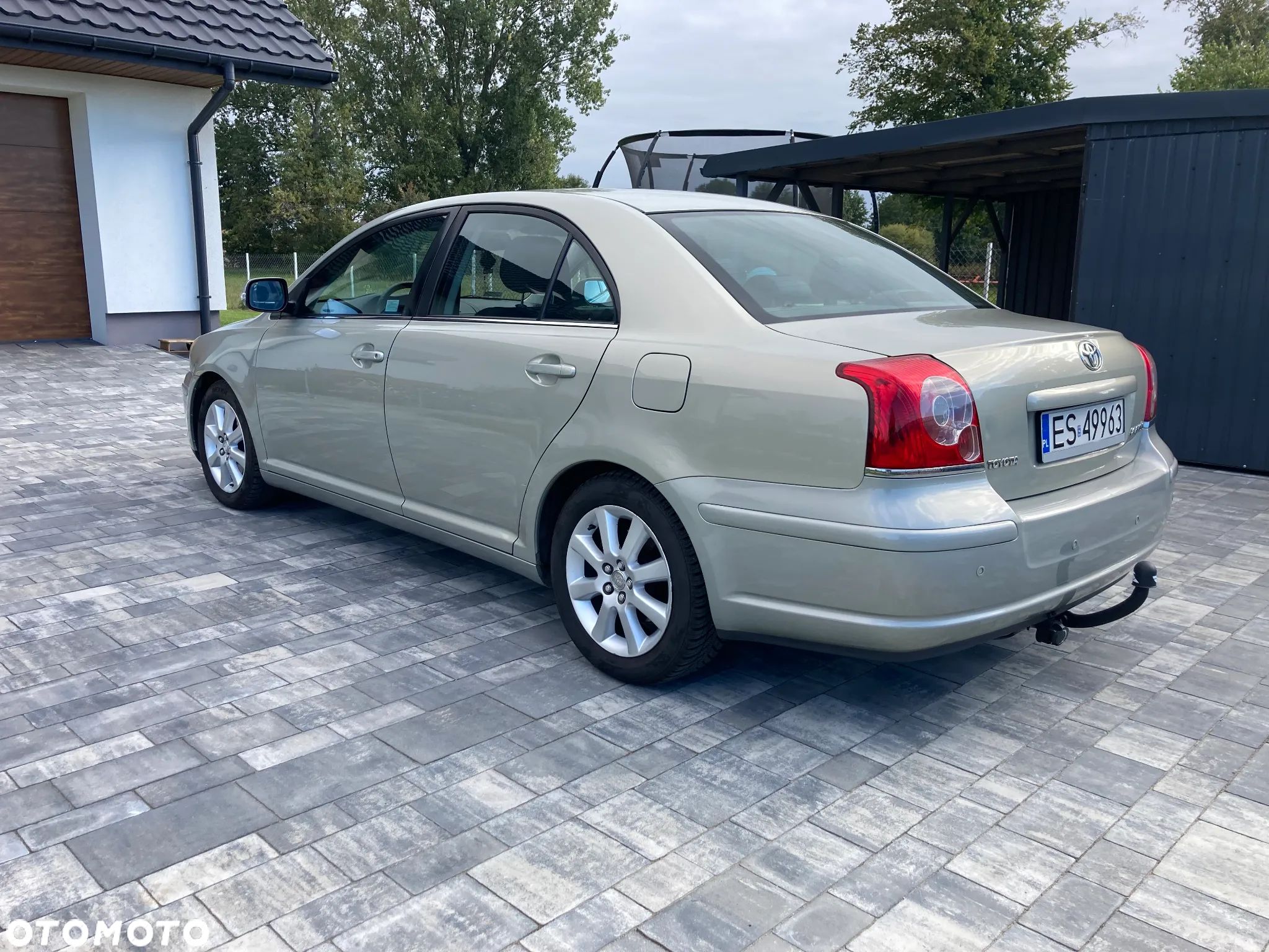 Toyota Avensis 1.8 VVT-i Sol - 1