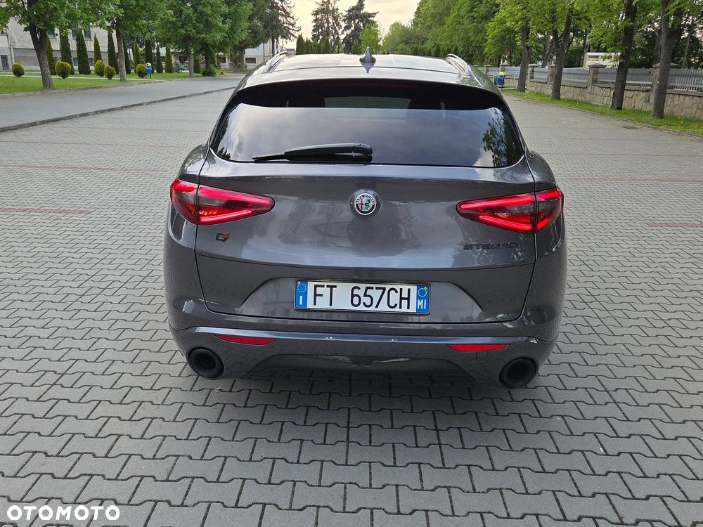 Alfa Romeo Stelvio 2.0 Turbo 16V AT8-Q4 Veloce Ti - 10