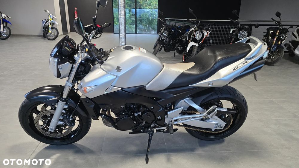Suzuki GSR - 1