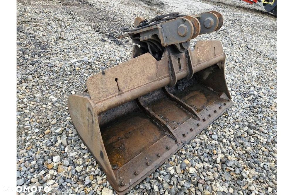 Volvo EC 300 D L - 11