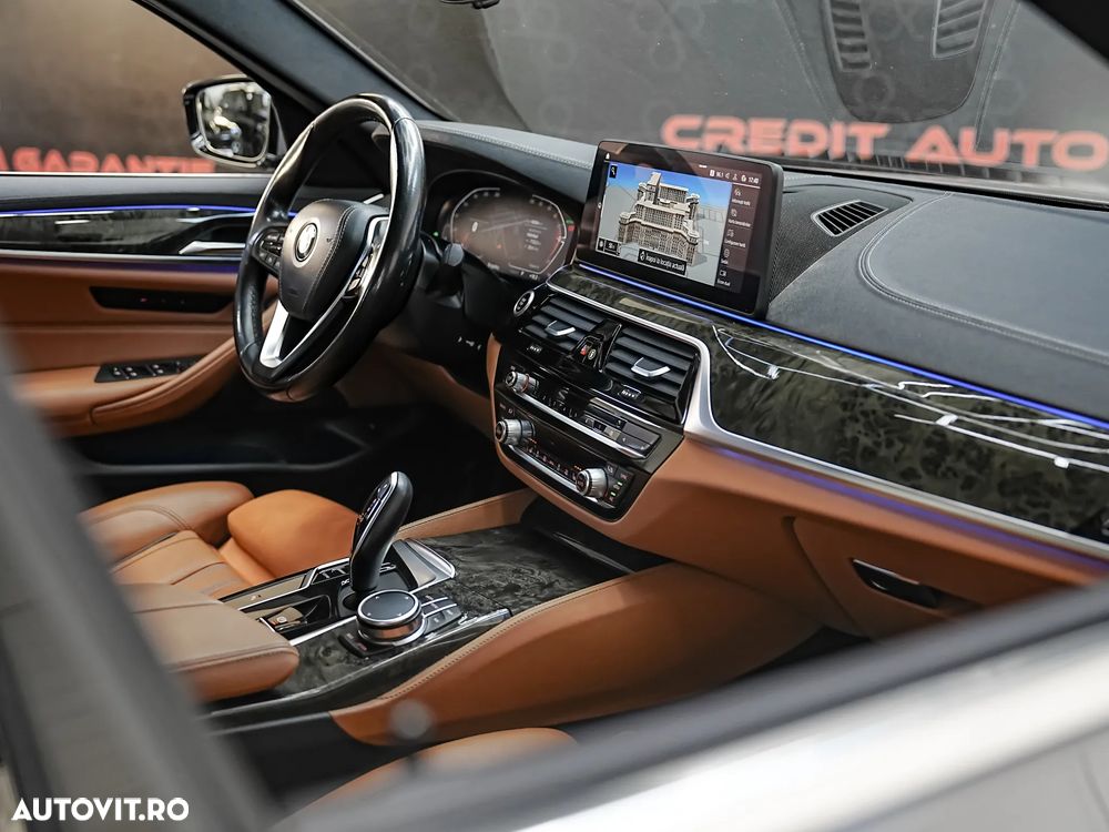 BMW Seria 5 530i Aut. Luxury Line - 12