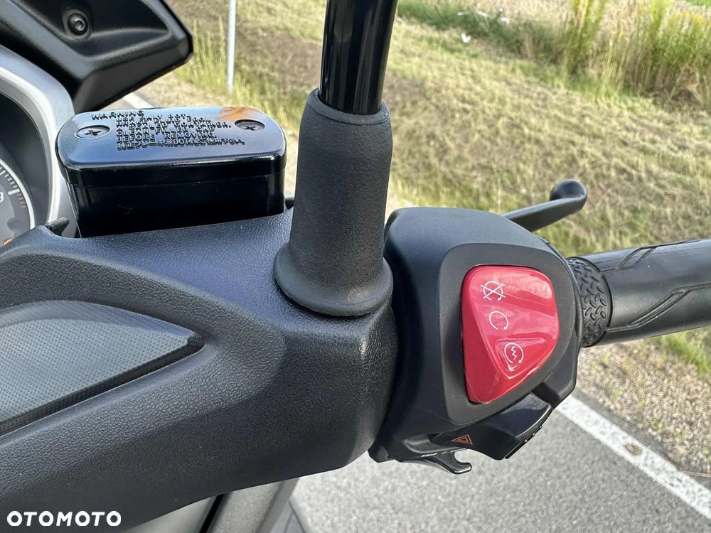 Yamaha X-max - 8