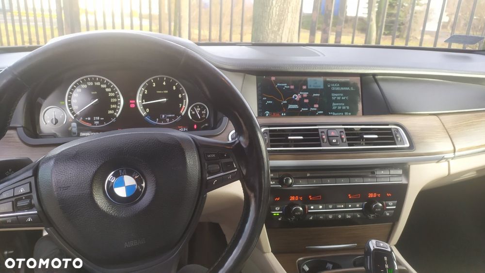 BMW Seria 7 750i xDrive - 4