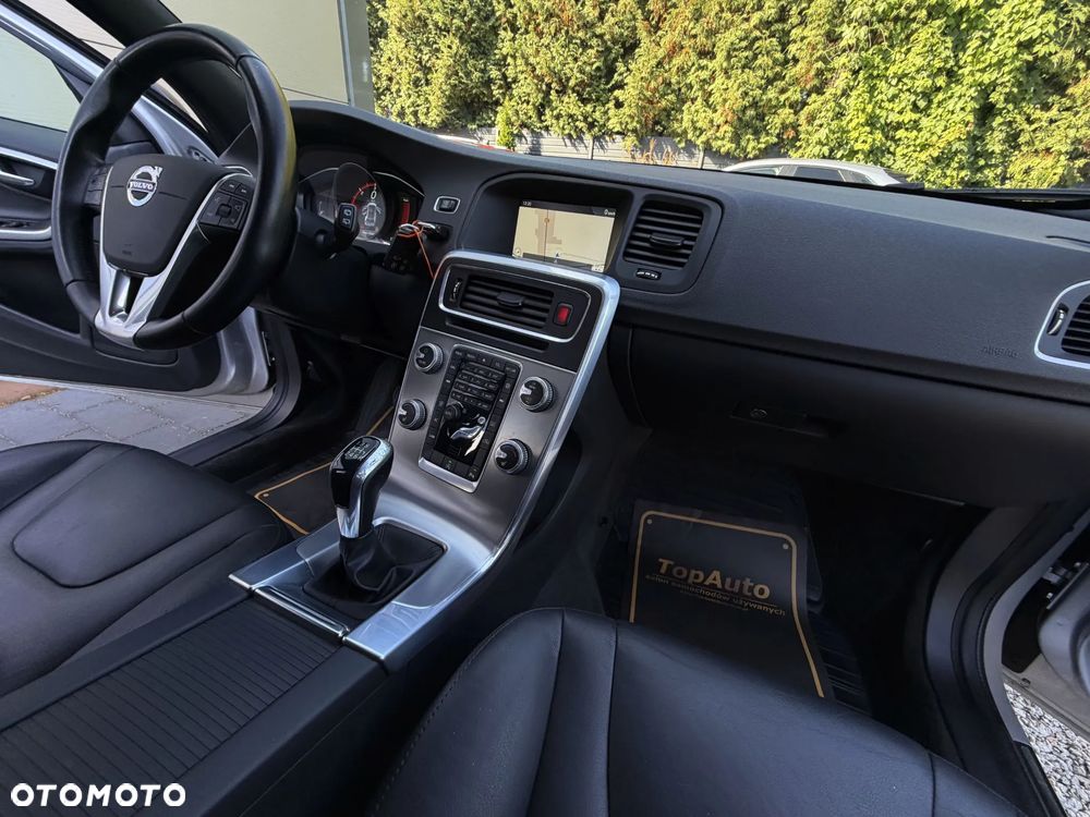 Volvo V60 Cross Country - 16