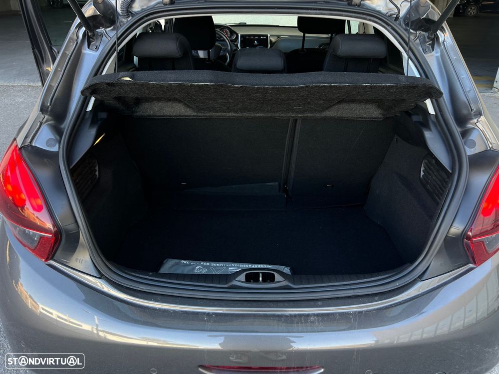 Peugeot 208 1.2 PureTech Signature - 21