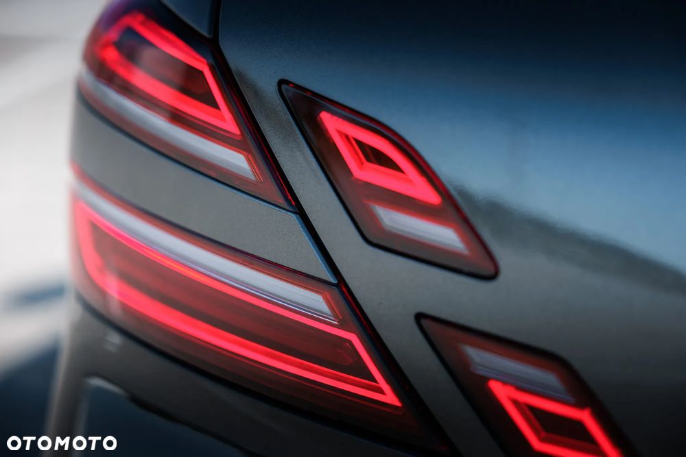 Genesis G70 2.0T Plus AWD 8AT Sport - 40