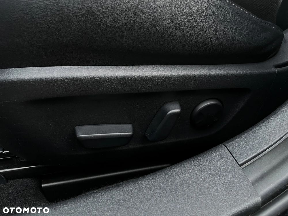 Mazda 3 e-SKYACTIV-G 122 M HYBRID DRIVE EXCLUSIVE-LINE - 37