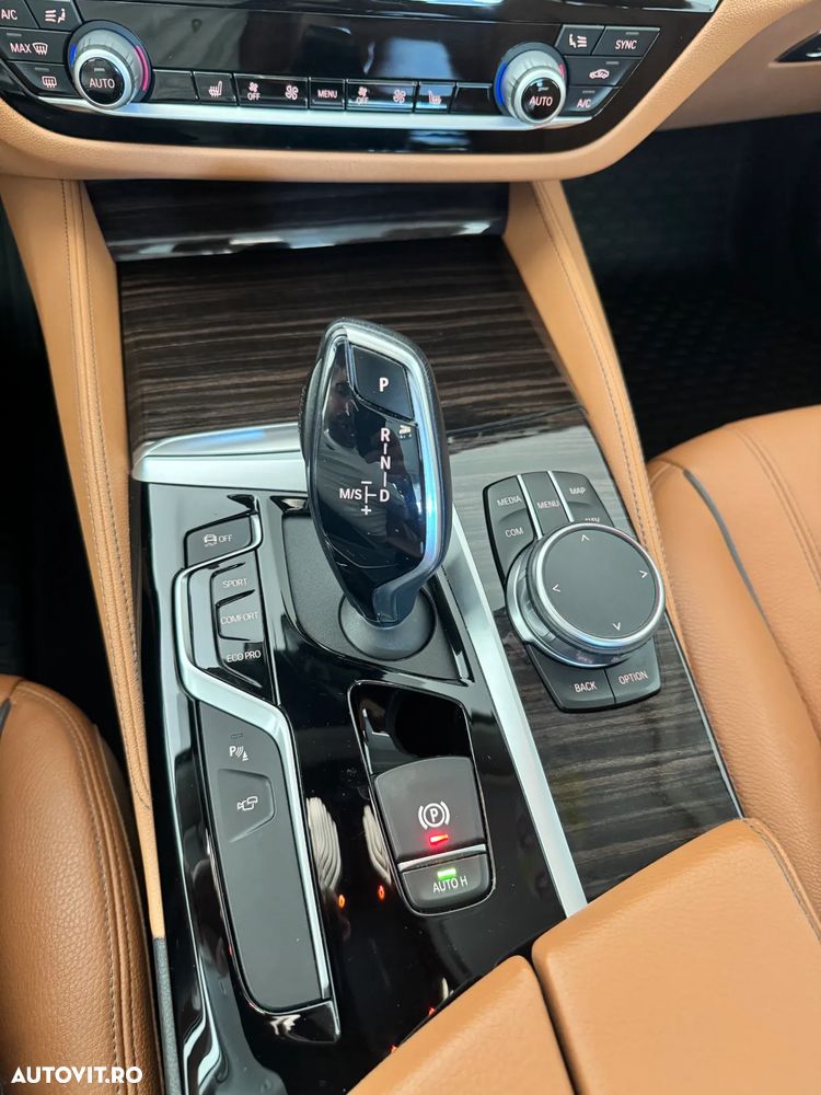 BMW Seria 5 520d xDrive AT - 12