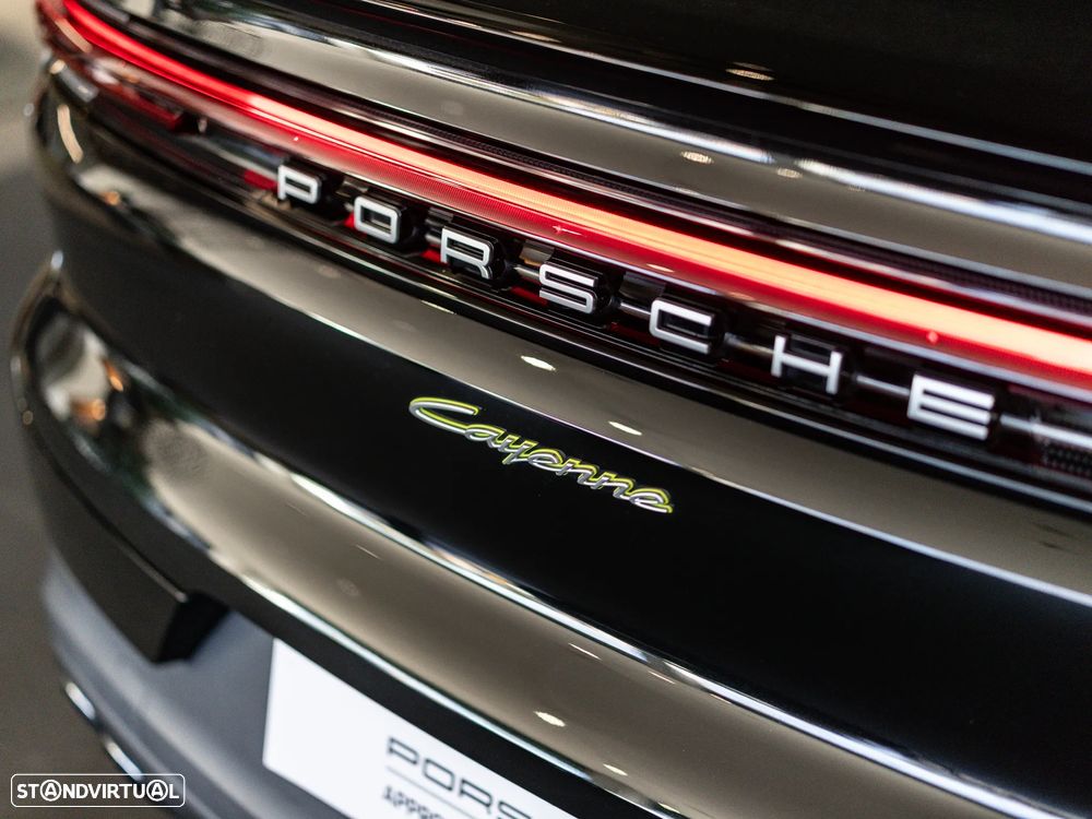 Porsche Cayenne Coupé E-Hybrid - 15