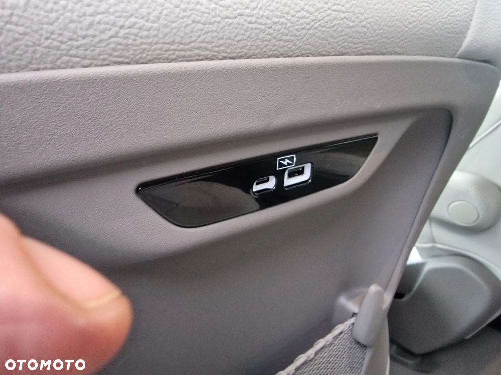 Chrysler Pacifica - 24