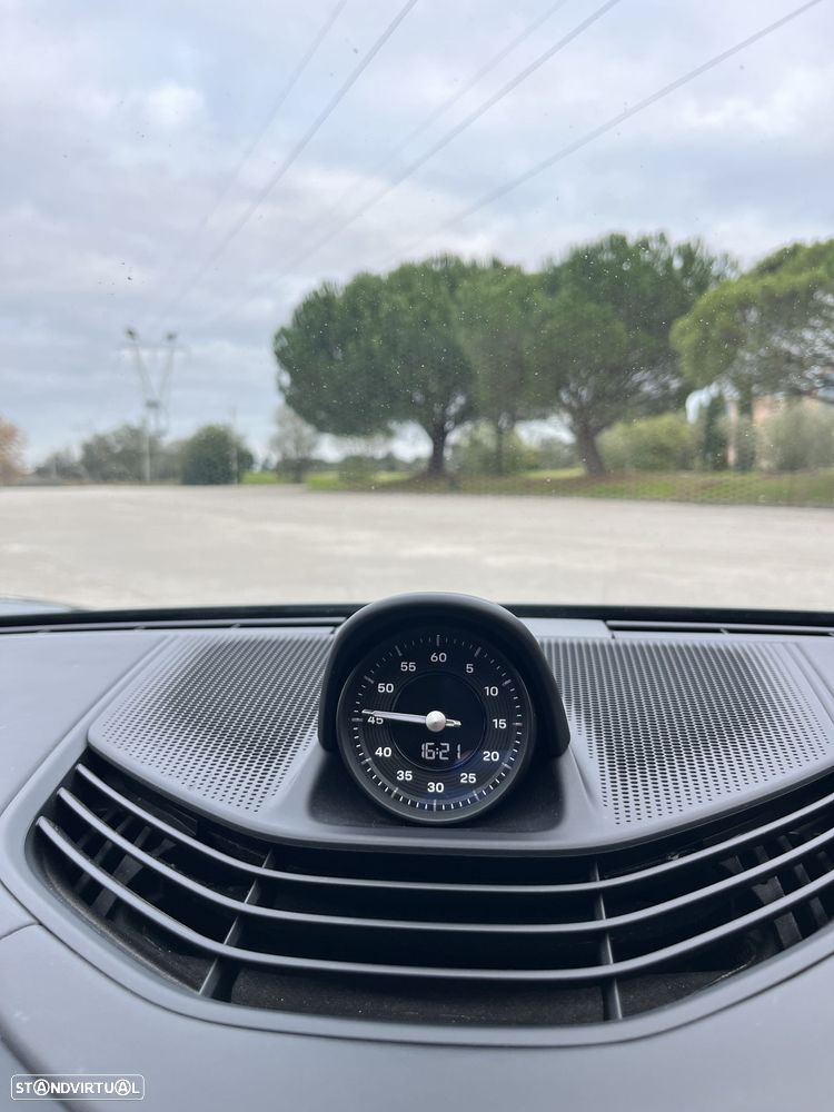 Porsche Taycan Turbo - 11