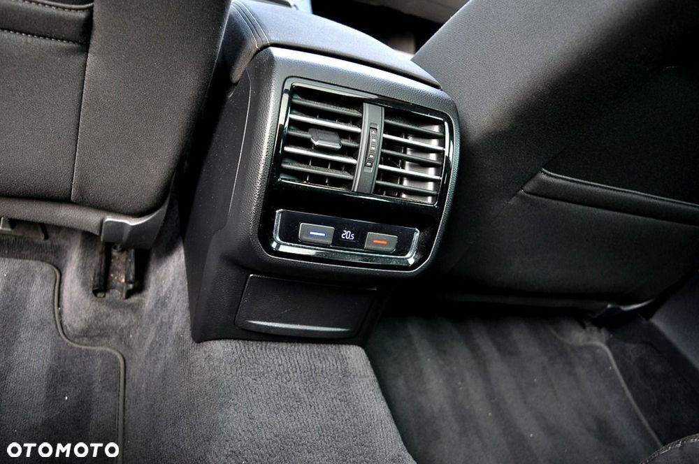 Volkswagen Passat - 14