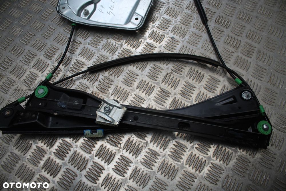 MECHANIZM PODNOŚNIK SZYBY PRAWY PRZÓD VW GOLF V - 2