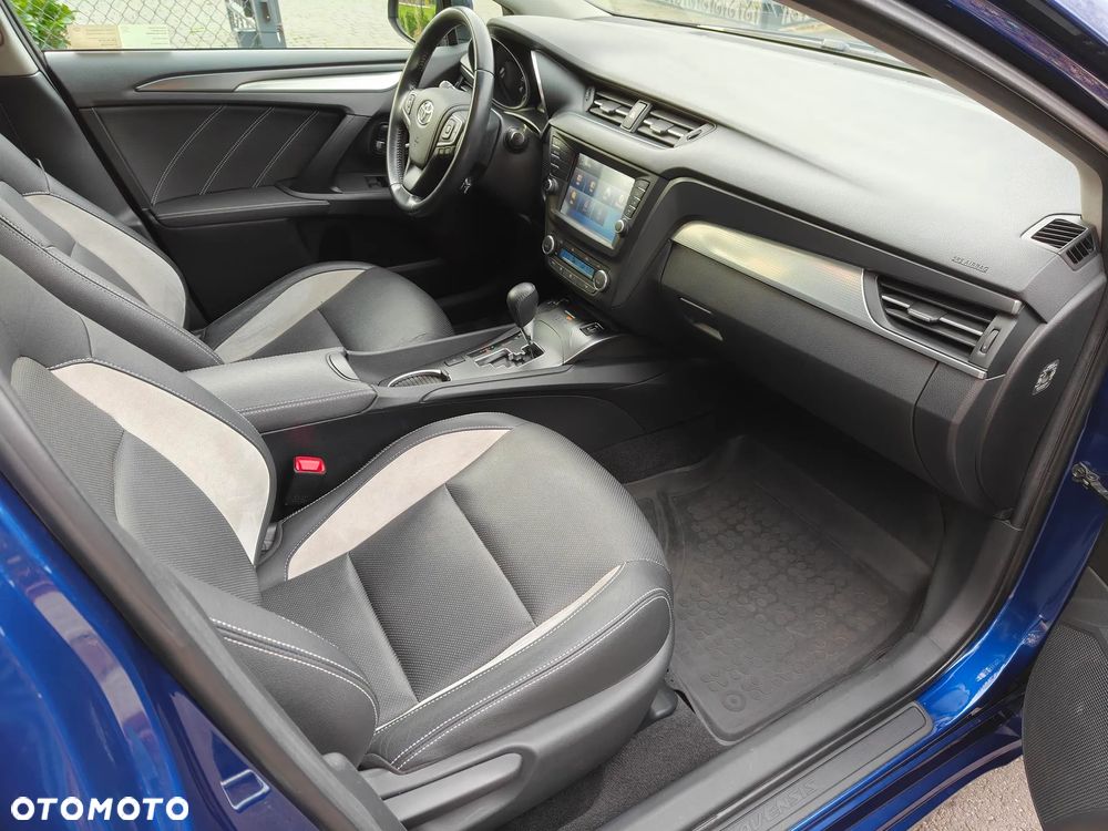 Toyota Avensis 1.8 Selection MS - 18