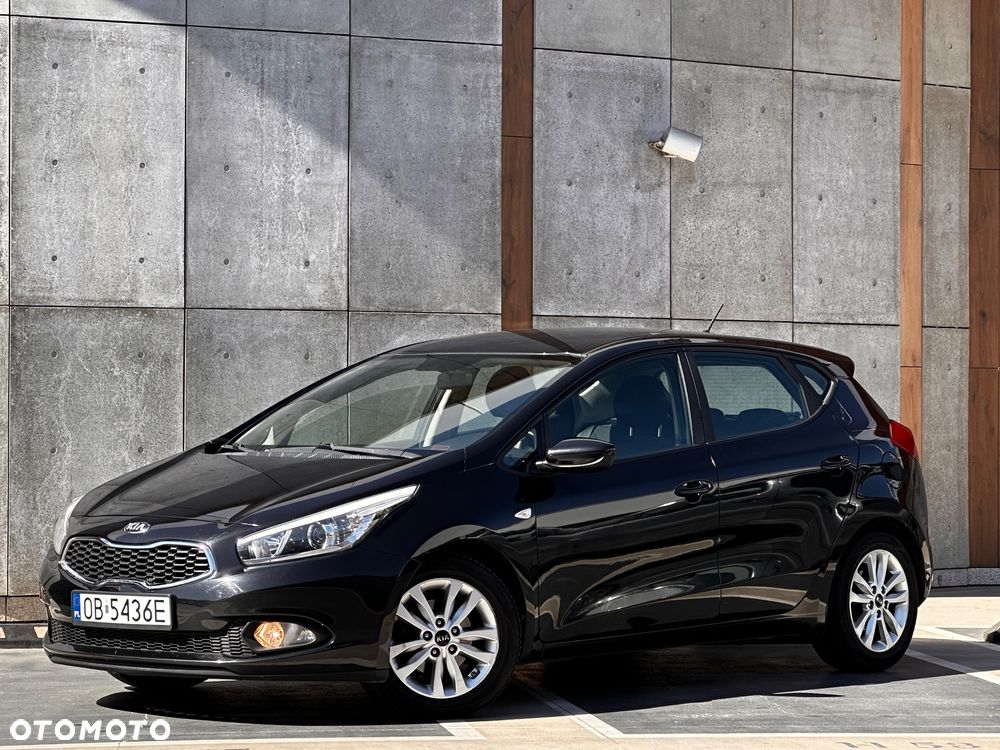 Kia Ceed 1.4 CVVT Dream Team Edition - 1