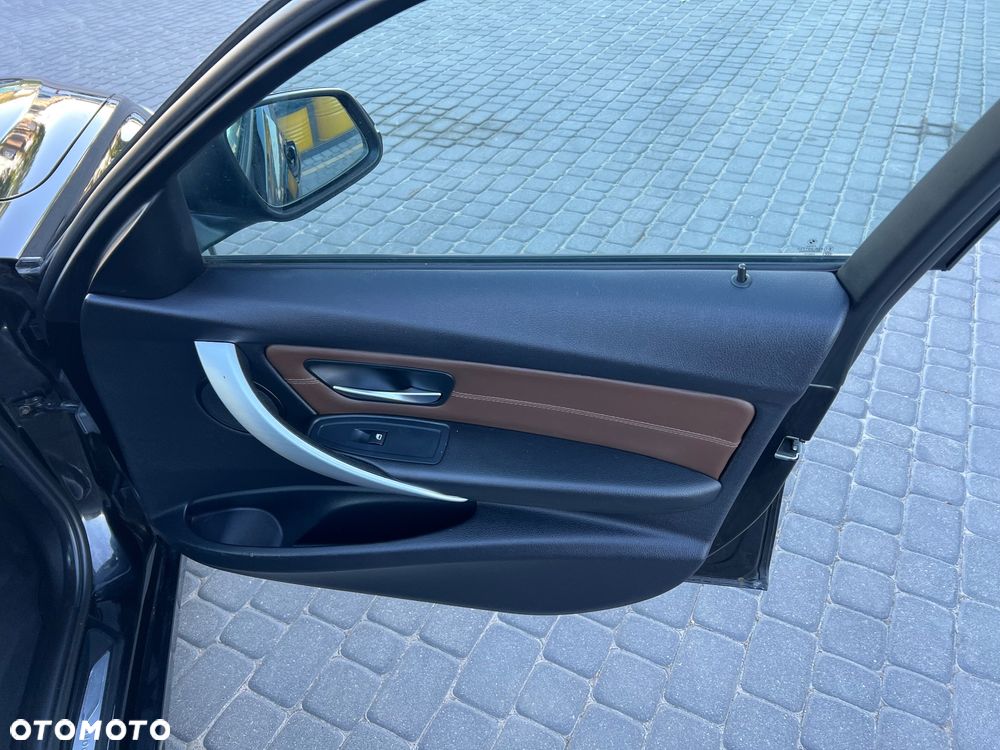 BMW Seria 3 318d Luxury Line - 30