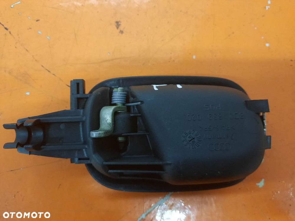 ### AUDI A4 B5 94-99 KLAMKA WEWNĘTRZNA PRAWA TYLNIA  DRZWI 8D0839020 - 3