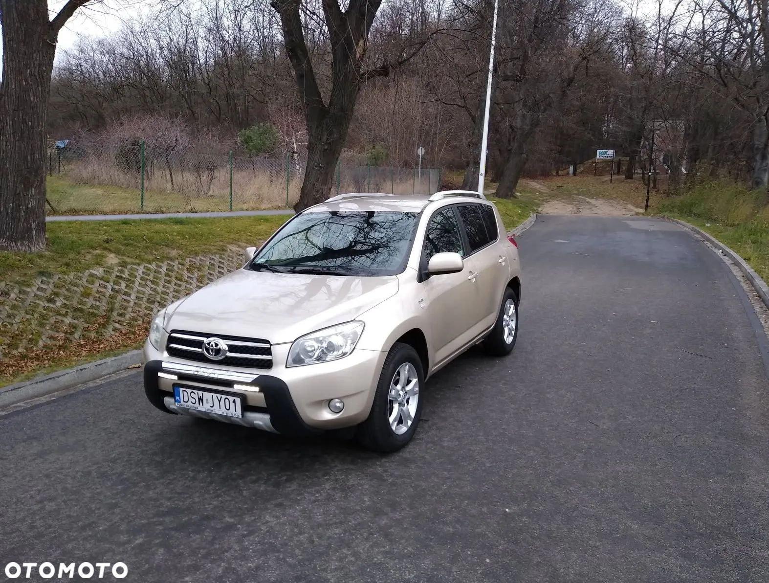 Toyota RAV4 - 1