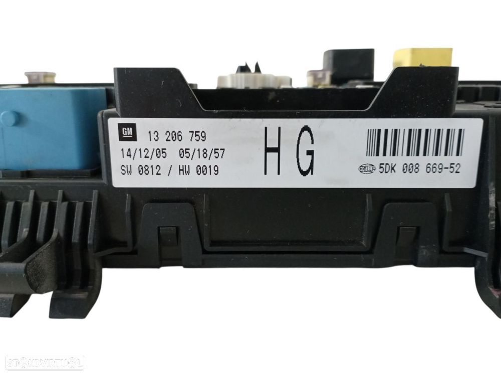 CAIXA DE RELES FUSÍVEIS OPEL ASTRA H GTC - 3