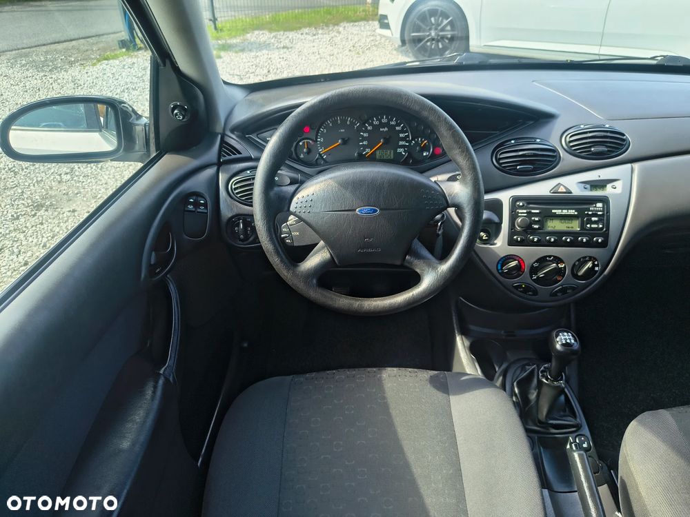 Ford Focus 1.6 Futura - 25