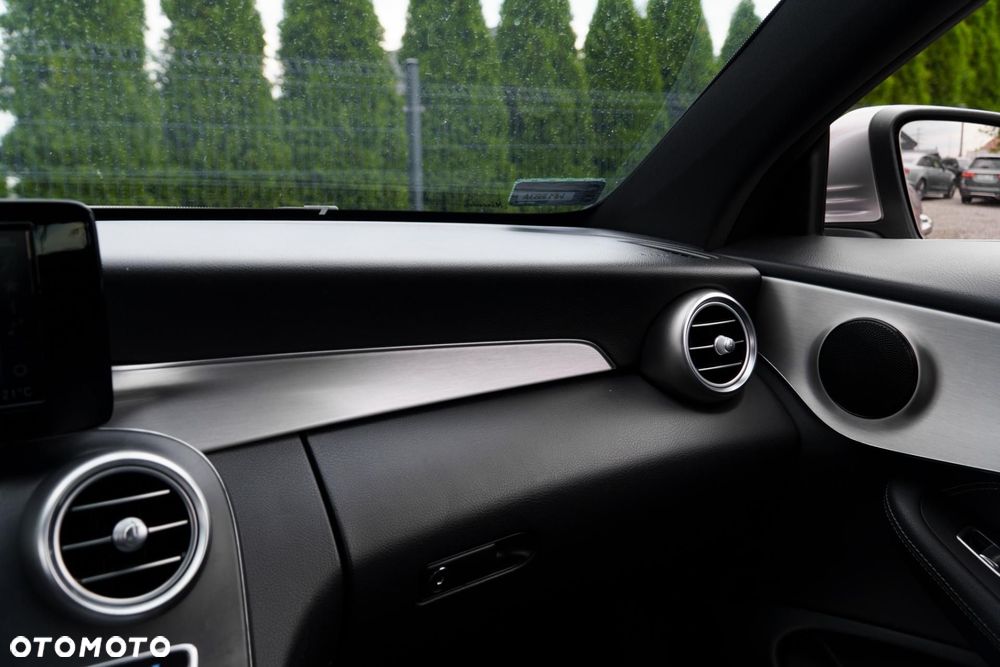 Mercedes-Benz Klasa C 300 9G-TRONIC - 30