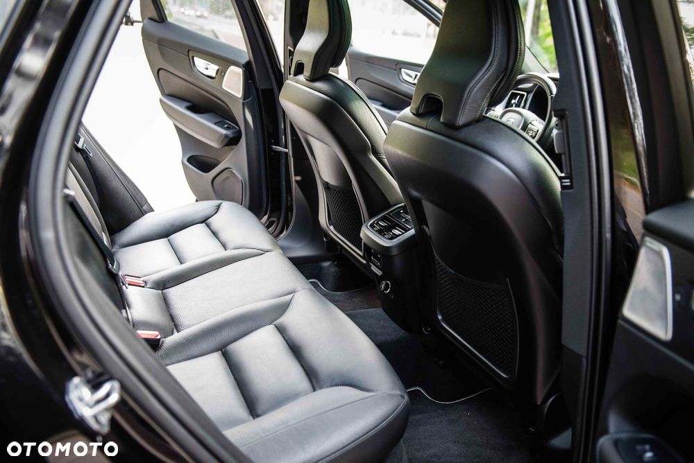 Volvo XC 60 D5 AWD R-Design - 25