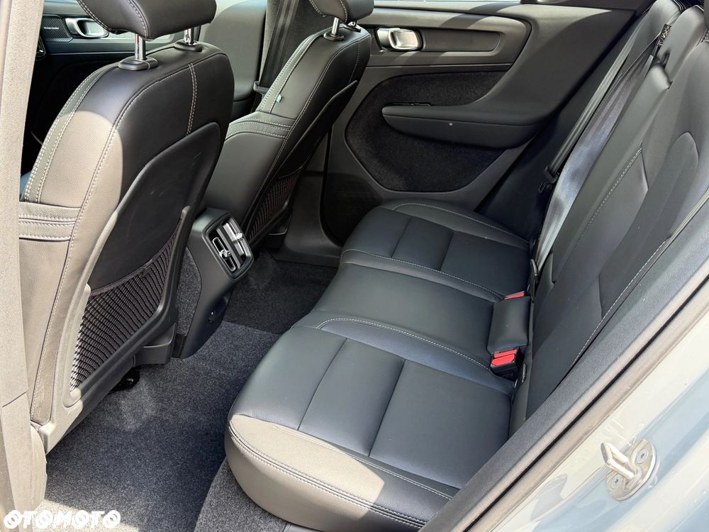 Volvo XC 40 B3 B DKG Ultra Black Edition - 8