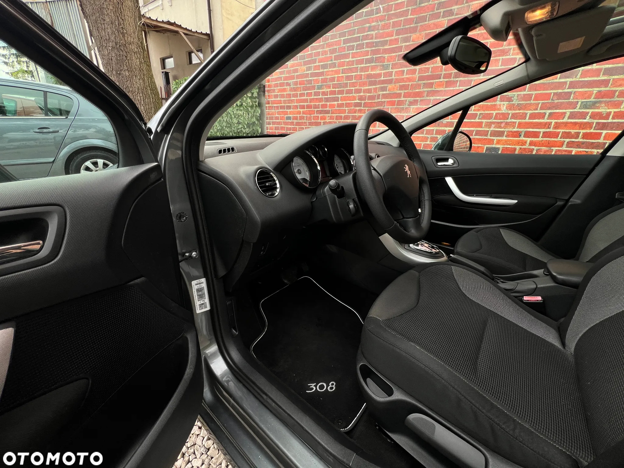 Peugeot 308 - 8
