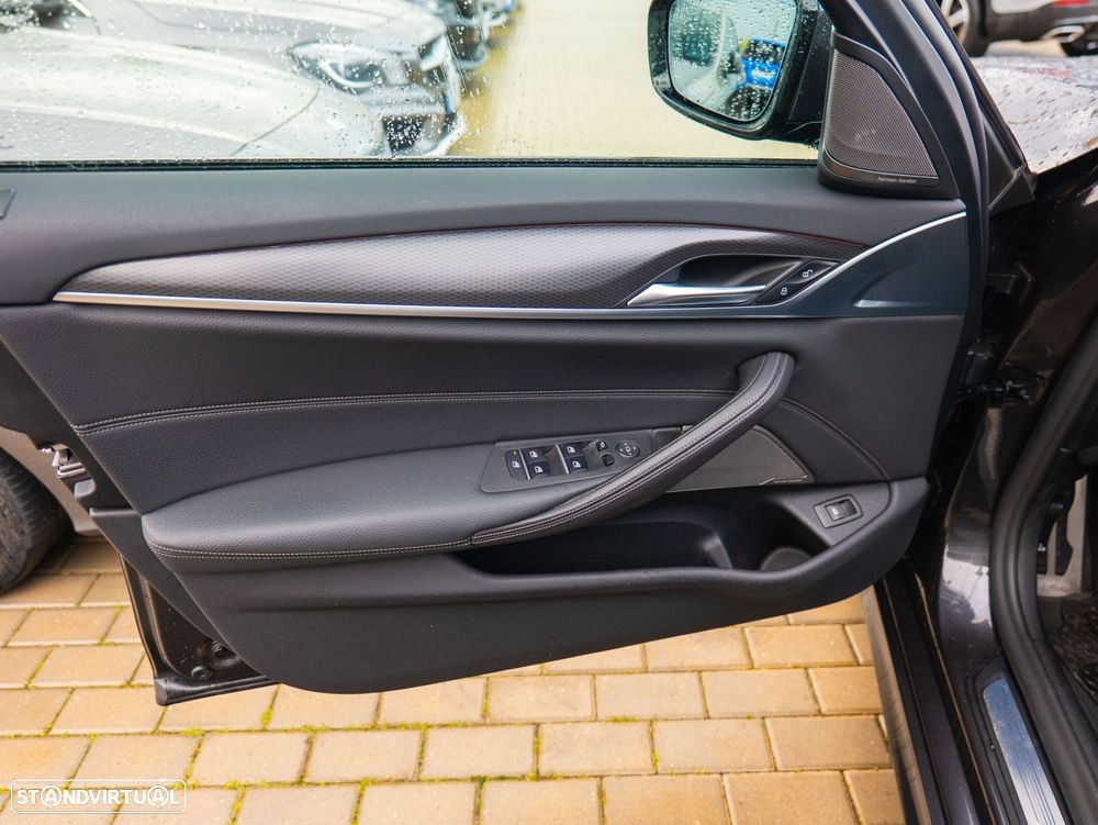 BMW 520 d Pack Desportivo M Auto - 12