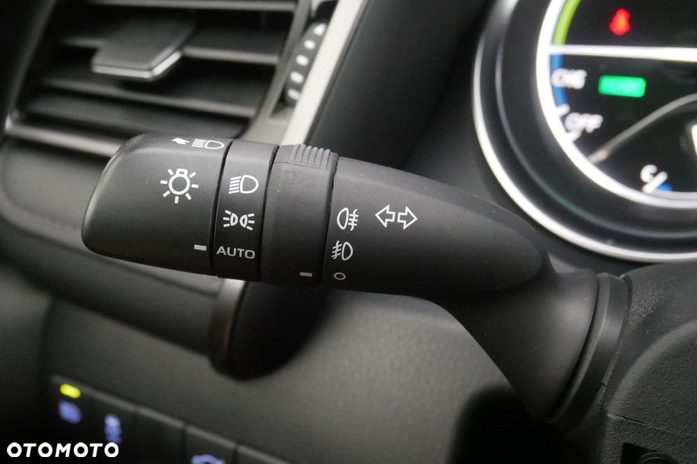 Toyota Camry 2.5 Hybrid Comfort CVT - 26