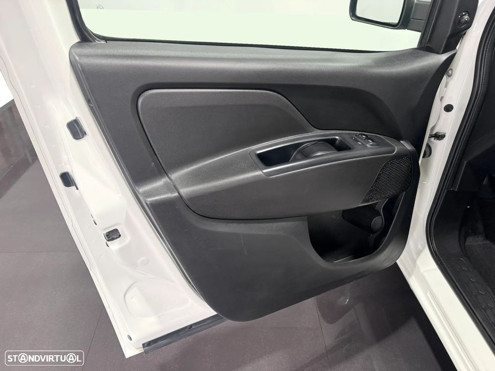 Fiat DOBLO CARGO 1.3 M-JET 95 CV - 3 LUGARES - IVA DEDUTIVÉL - 20