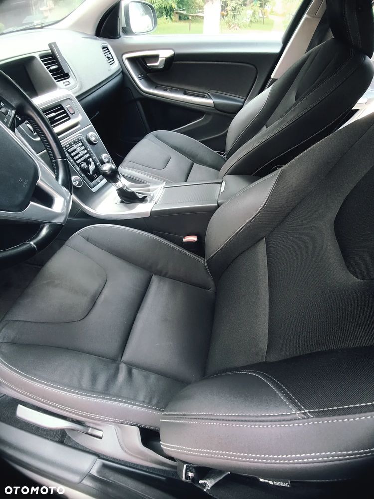 Volvo V60 D4 Momentum - 10