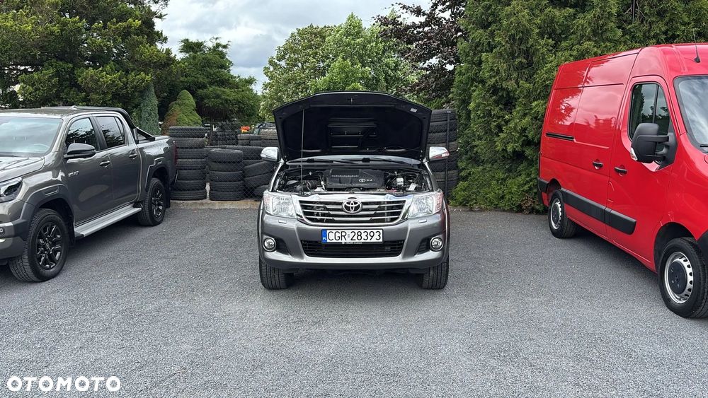 Toyota Hilux 4x4 Double Cab Life - 30