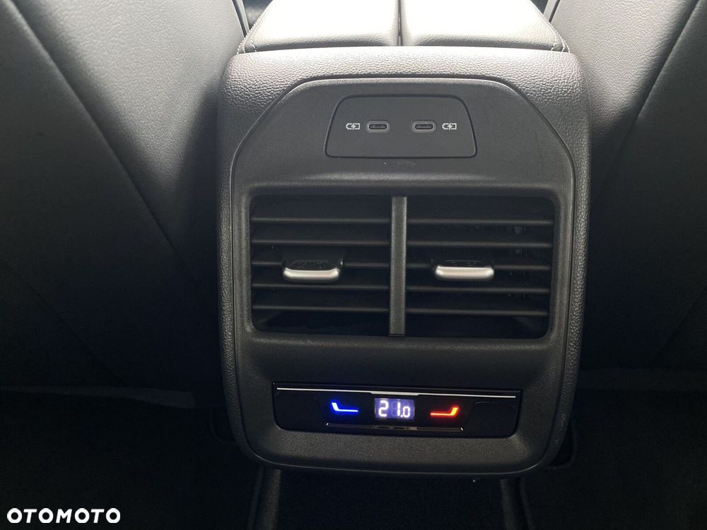 Volkswagen Passat Variant 2.0 TDI SCR 4Mot Elegance DSG - 34