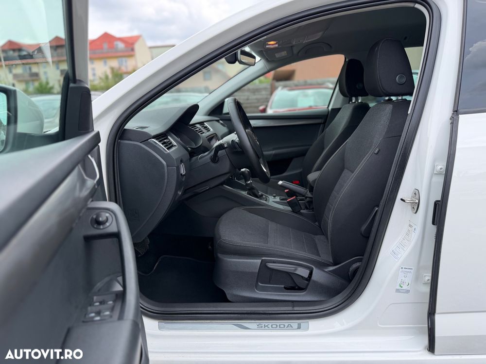 Skoda Octavia 2.0 TDI DSG Ambition - 33