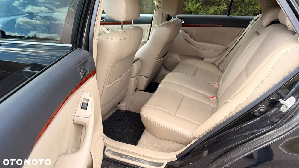 Toyota Avensis 2.2 D-4D Prestige - 14