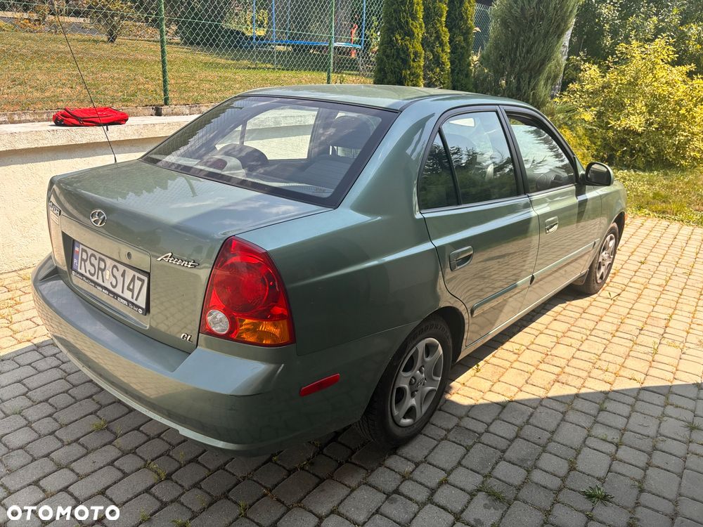 Hyundai Accent - 3