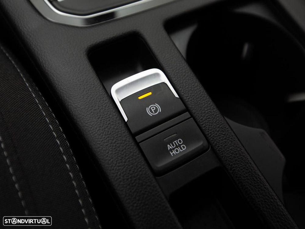 VW Passat Variant 2.0 TDi Business - 20