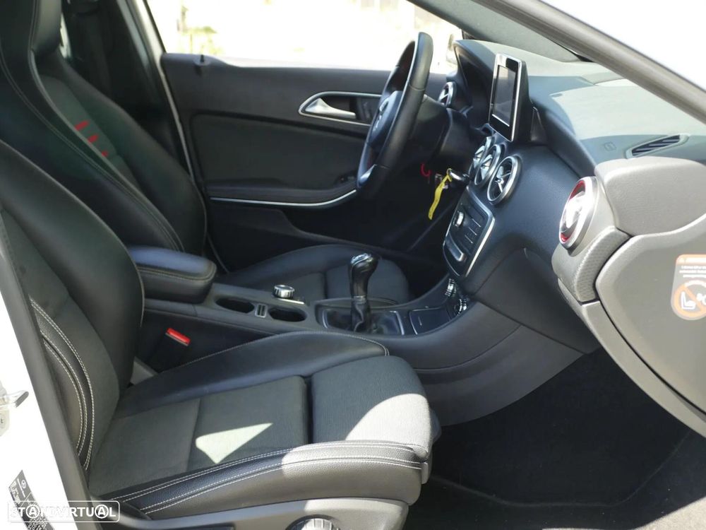 Mercedes-Benz A 180 d AMG Line - 30