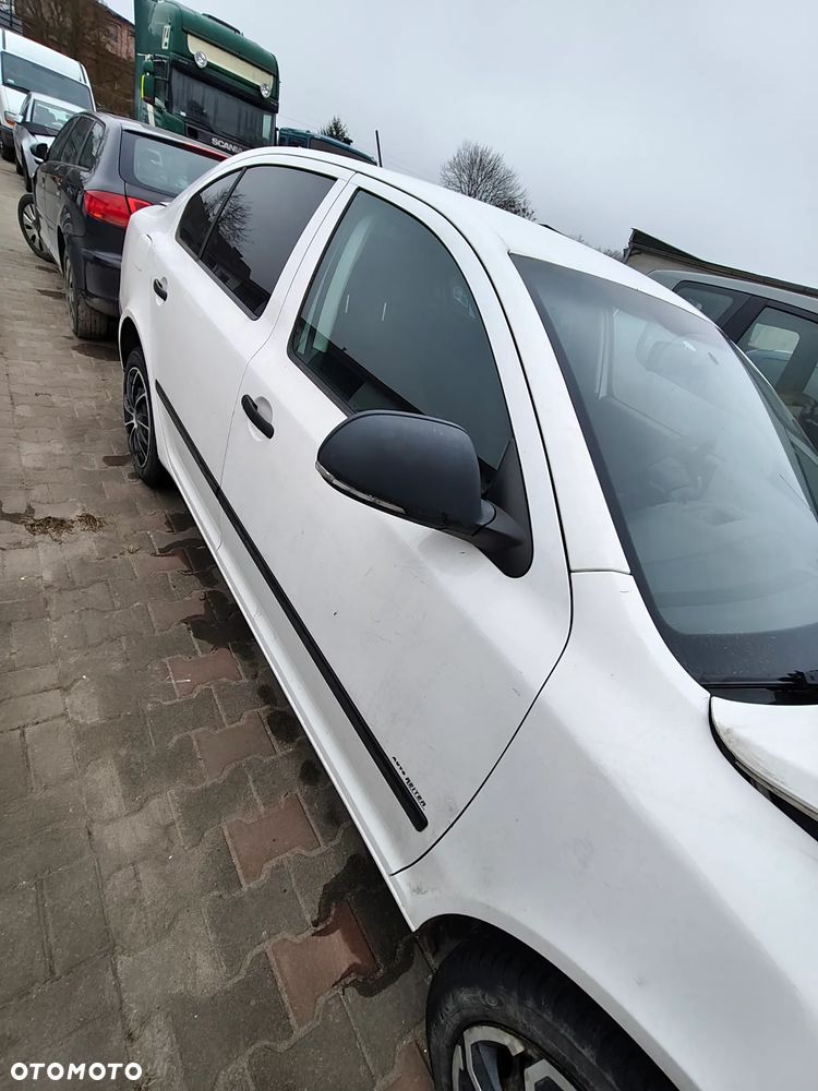 Skoda Octavia 2 II lift 2012 1,6 P 2006 r. 2,0 D na części podsufitka drzwi szyby lusterko zamek lampa itp - 21