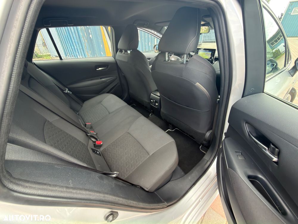 Toyota Corolla 1.8 HSD Business - 18