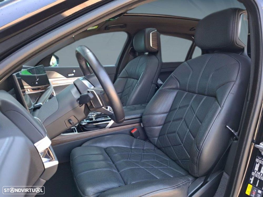 BMW i7 xDrive60 Pack Desportivo M - 11