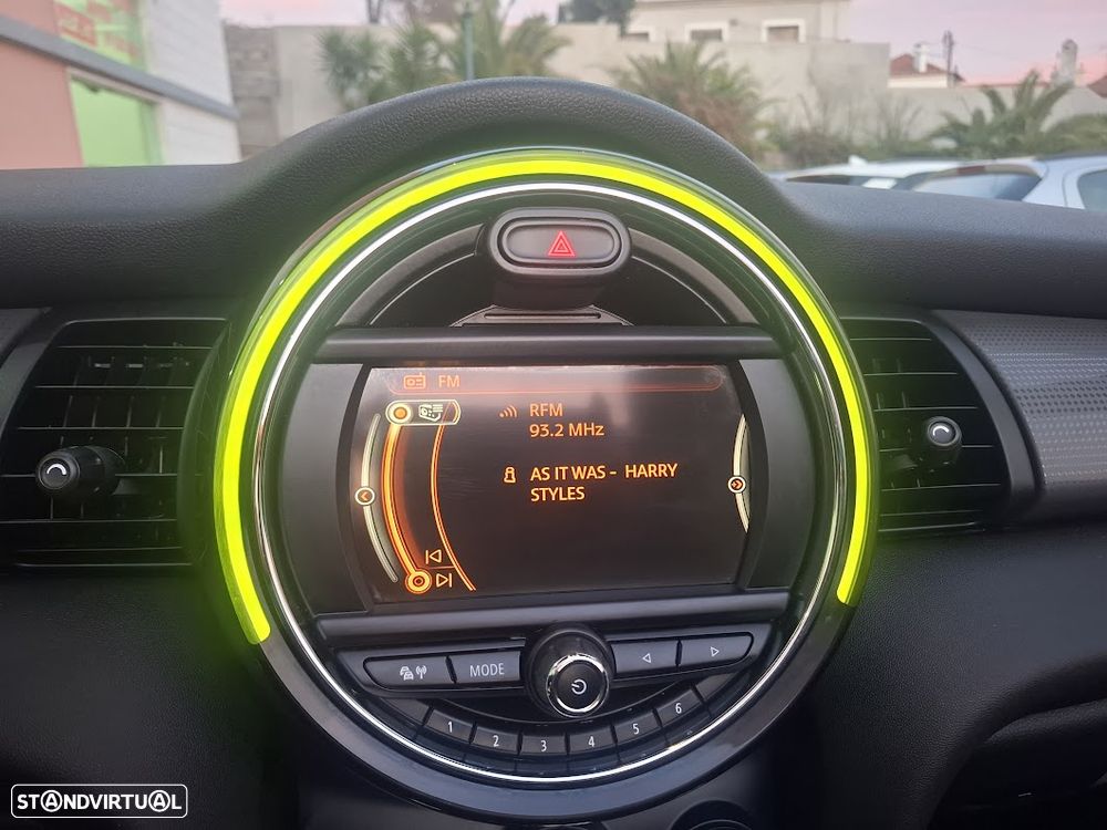 MINI Cabrio Cooper Essential - 23