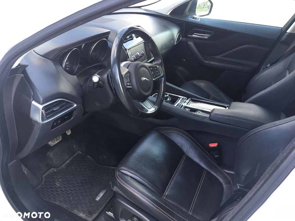 Jaguar F-Pace 25t AWD Prestige - 10